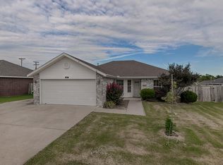 600 Sun Meadow Dr, Centerton, AR 72719