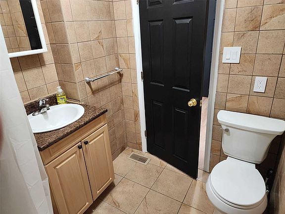 3rd image of 209 West St #4