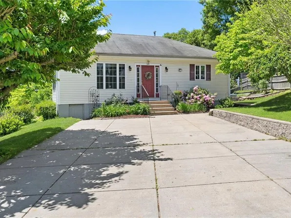 28 Fairview Ave, Cumberland, RI 02864