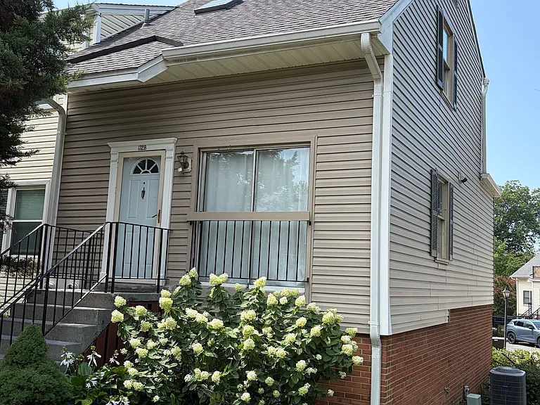 132 N Bedford St #B — Photo 1