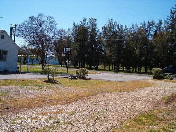 Plenty of parking in front