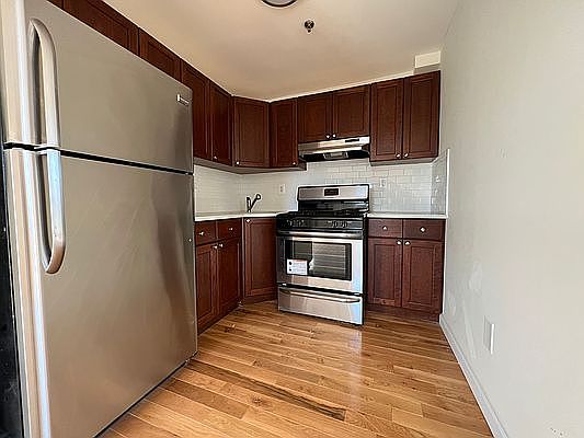 2nd image of 3925 Harper Ave Floor 2