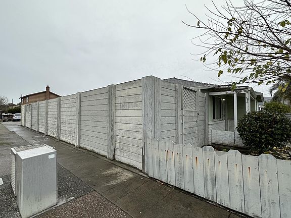 5th image of 13531 Emilie Dr