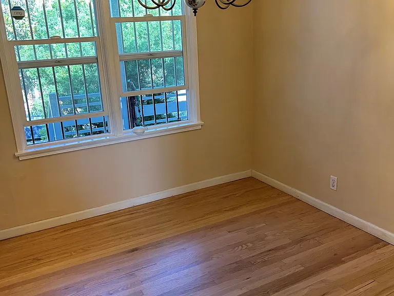 1242 Edris Dr — Photo 2