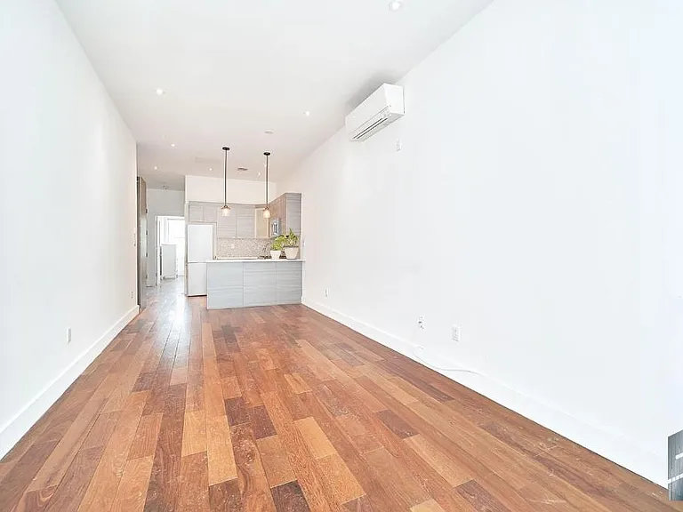 207 N 6th St #4R — Photo 7