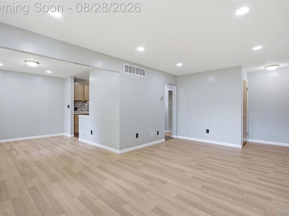4th image of 29622 Hoover Rd