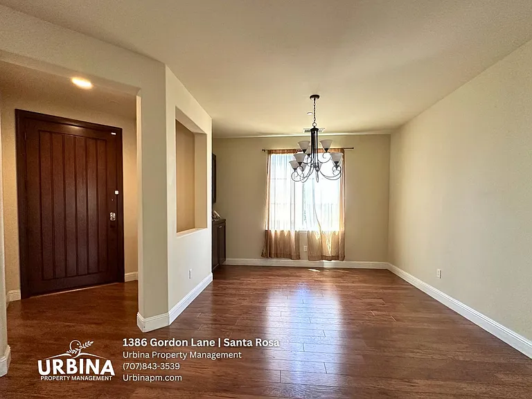 1386 Gordon Ln — Photo 2