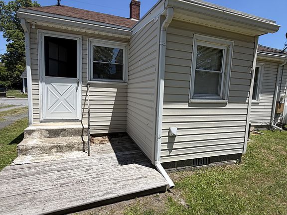 2nd image of 406 Maple St