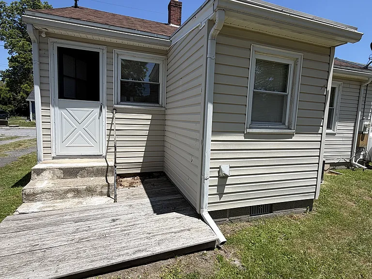406 Maple St — Photo 2