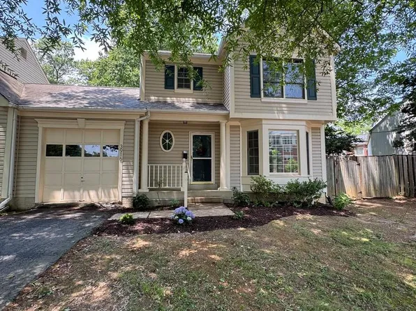 3916 Oak St, Fairfax, VA 22030