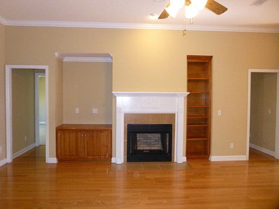 2nd image of 243 Wellington Pl
