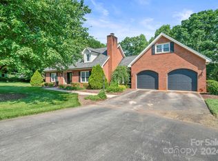 217 9th St NE, Conover, NC 28613