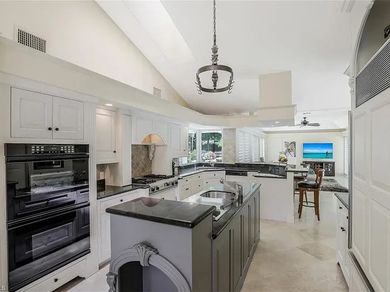 655 Galleon Dr — Photo 9