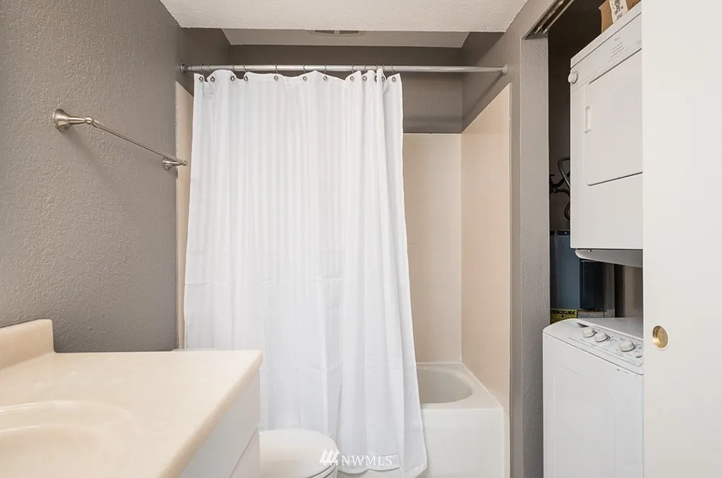 1 bed, 640 sqft, $1,890 — Photo 2