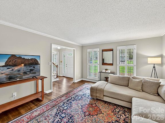 5th image of 6523 Pensford Ln