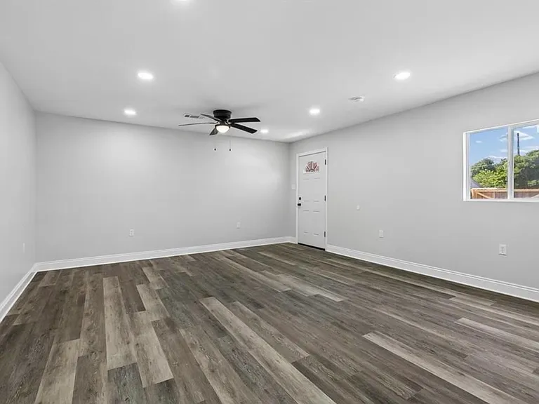 669 Taylorbrook Dr — Photo 1