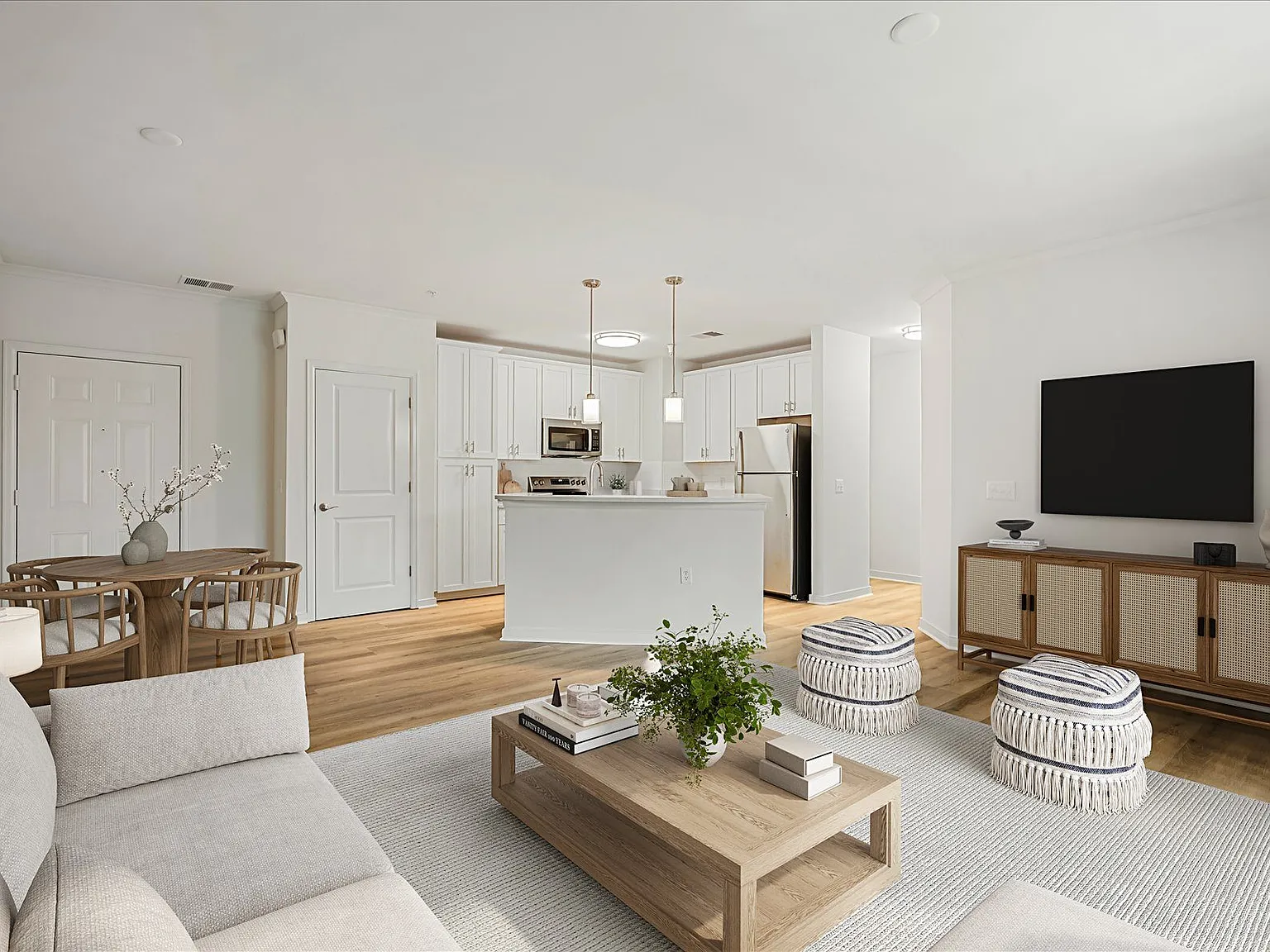 River House Apartments — Photo 2