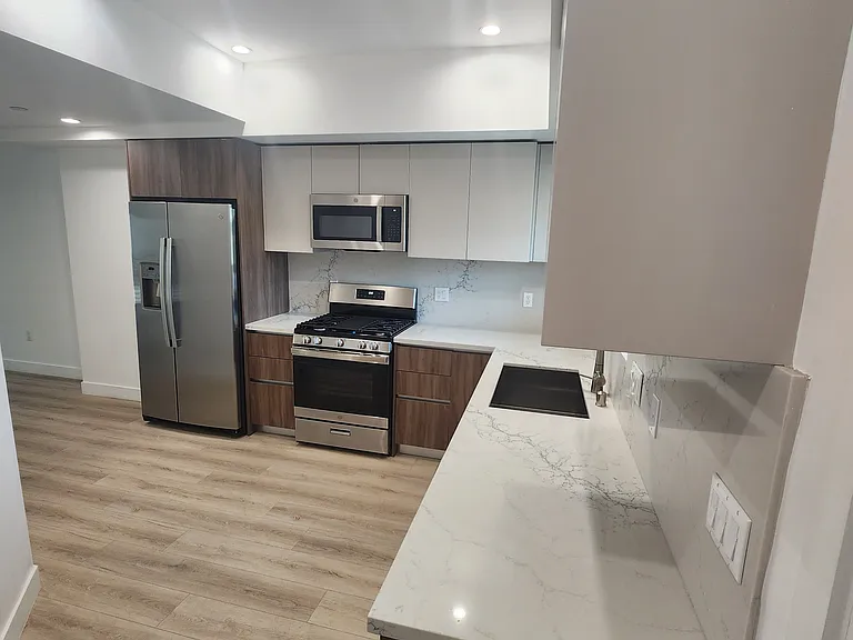 6061 Fulton Ave #6 — Photo 23