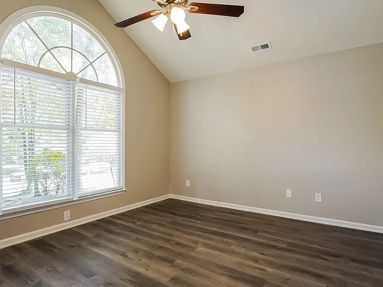 1011 Laurens Way — Photo 10