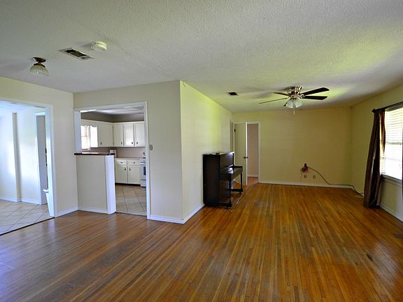 2nd image of 2311 Elgin Ave