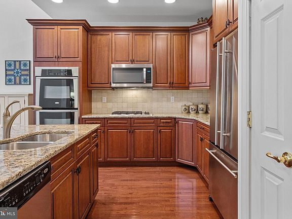 4th image of 48 Schindler Ct