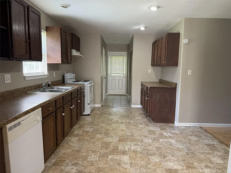 6005 Beech Dr — Photo 9