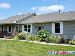 961 Daily Rd, Hudson, WI 54016