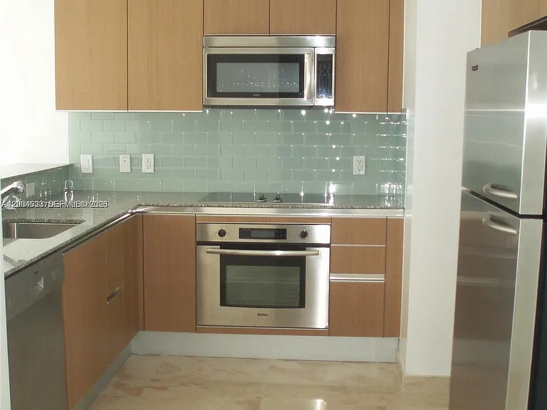 1060 Brickell Ave #1409 — Photo 3