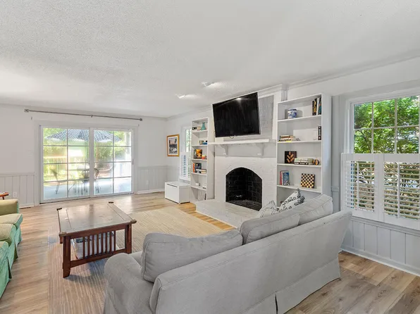 102 Flora McDonald Ln, Cary, NC 27511