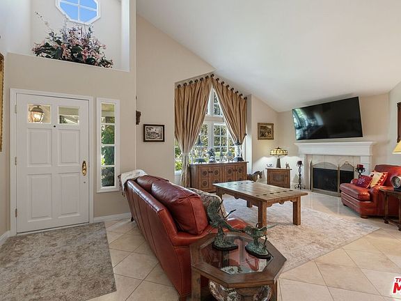 5th image of 2663 Country Ln