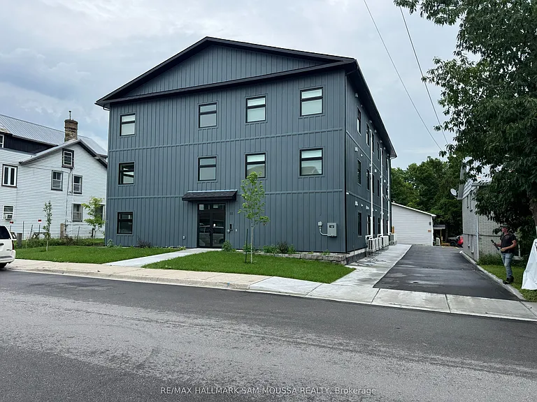 55 Drummond St E #104 — Photo 1