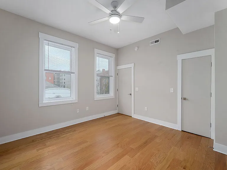 412 E 13th St #4 — Photo 7