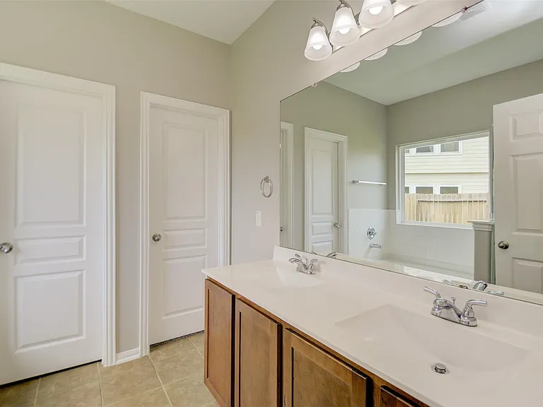 6026 Burnet Bend Ave — Photo 14