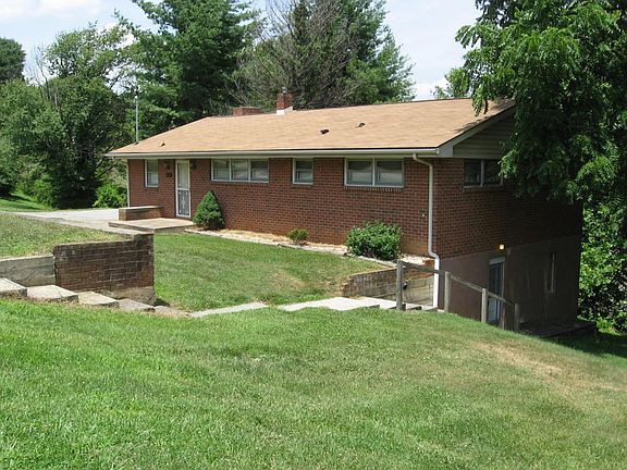 LL side entrance