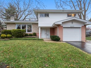 2137 Sandy Ln, Wilmette, IL 60091