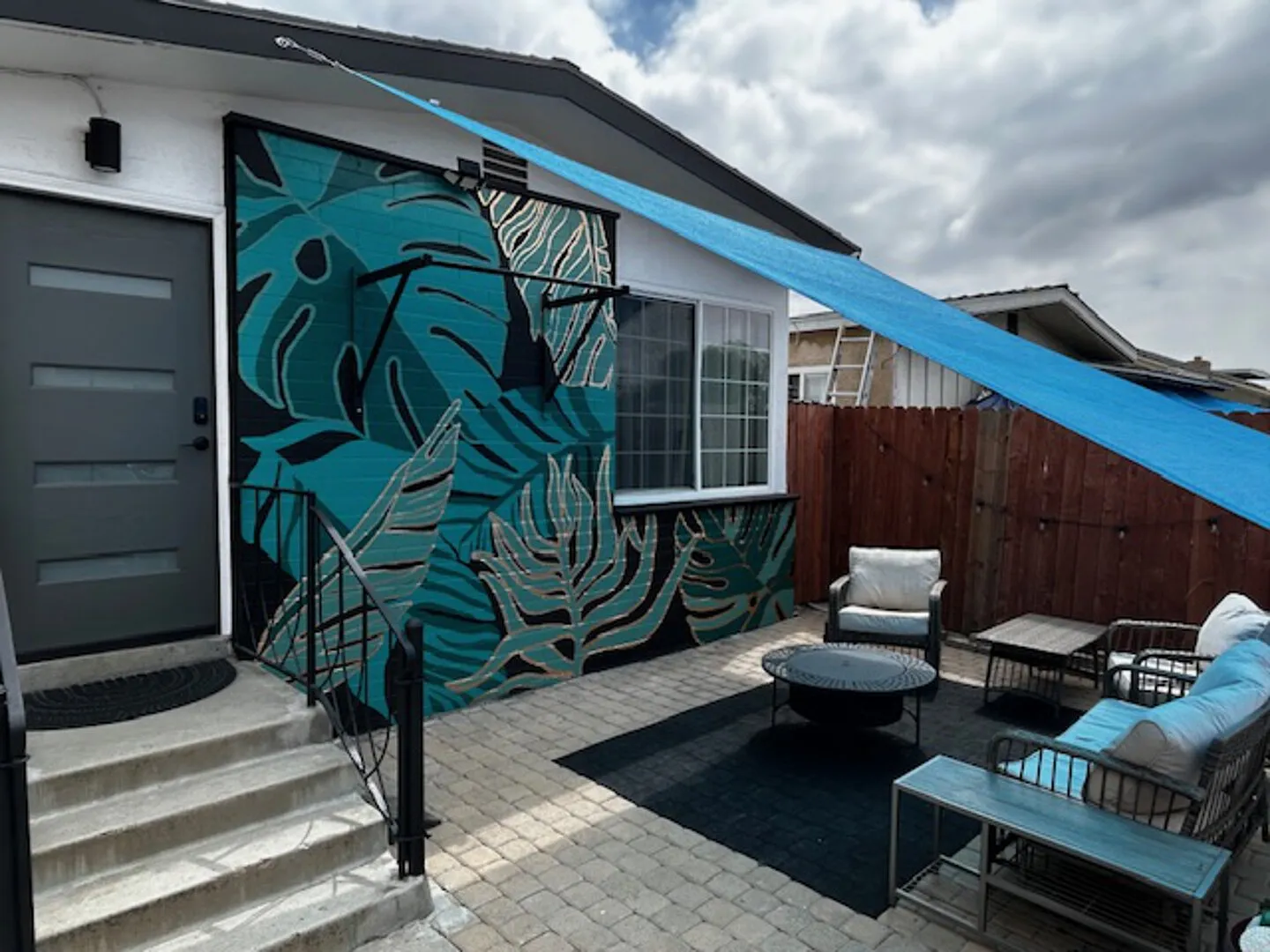 Modern 2BR w/ Gym Gear, Office, Full Kitchen & Outdoor Space — Photo 2