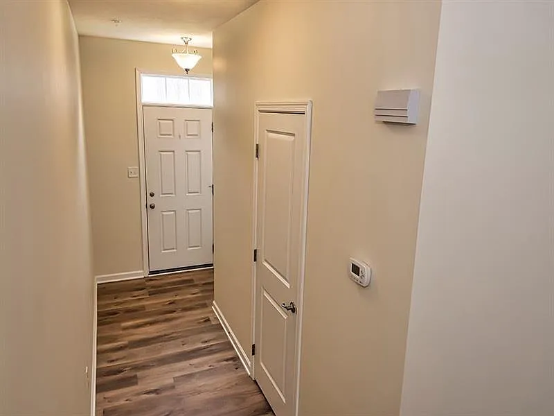 3 bed, 3.5 bath, 1918 sqft, $2,700 — Photo 3