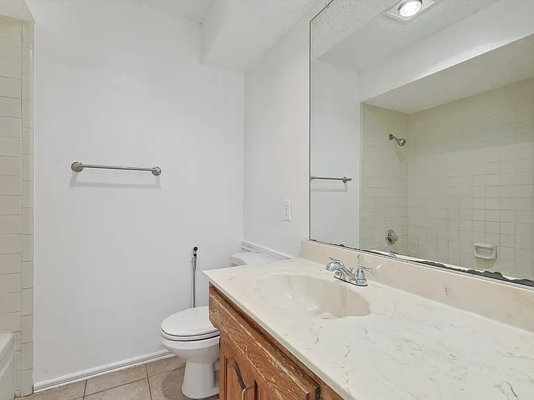 5137 Shoregate Dr — Photo 9