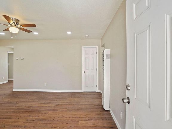 4th image of 2346 E Hackberry St