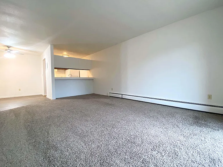 Holiday Acres Apartments — Photo 37
