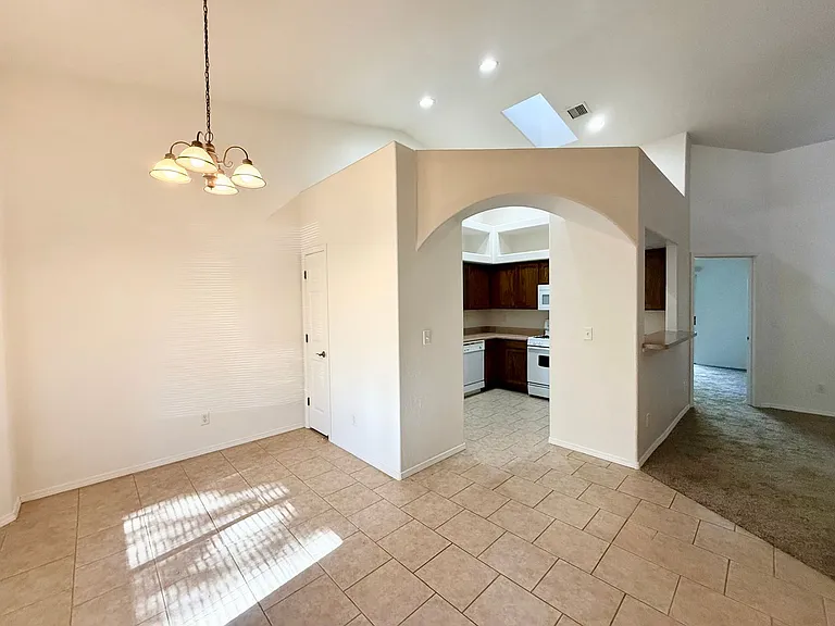 1460 Loren Dr — Photo 6