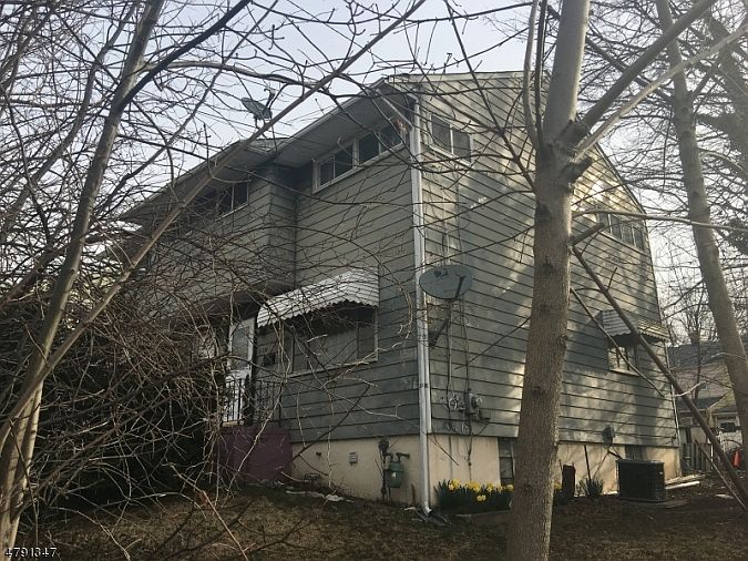 2nd image of 1581 Columbus Pl