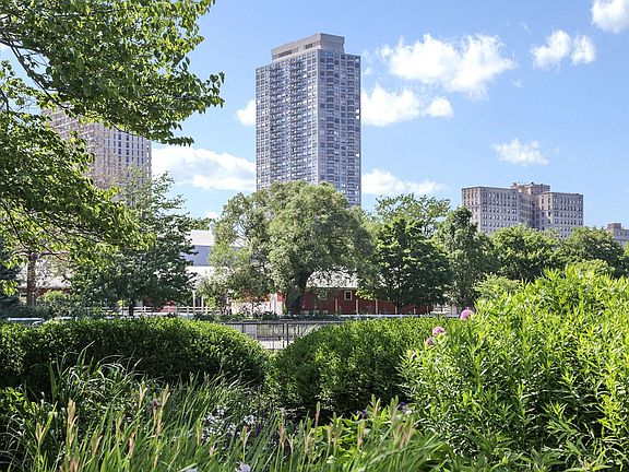 2nd image of 2020 N Lincoln Park W APT 9J