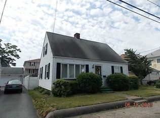 15 Halliday St, Pawtucket, RI 02861