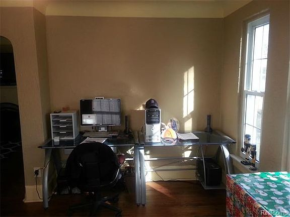 5th image of 2437 Silver Cir