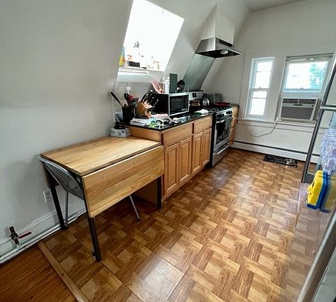 3rd image of 61 S Washington St APT 3W
