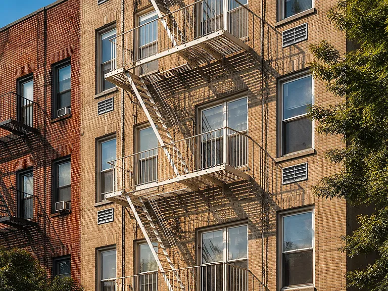 237 E 10th St #1B — Photo 8