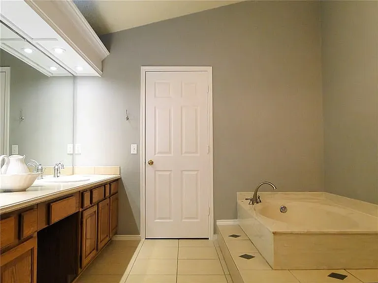 Master Bathroom 3