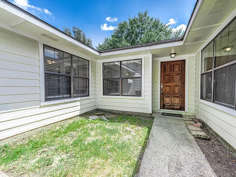 11210 Daybreak Ln — Photo 5