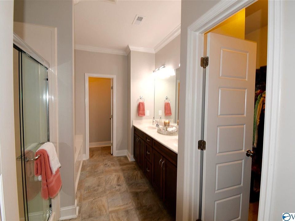 2nd image of 206 Oxfordshire Cir